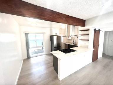 Main picture of 3315 W 104th St