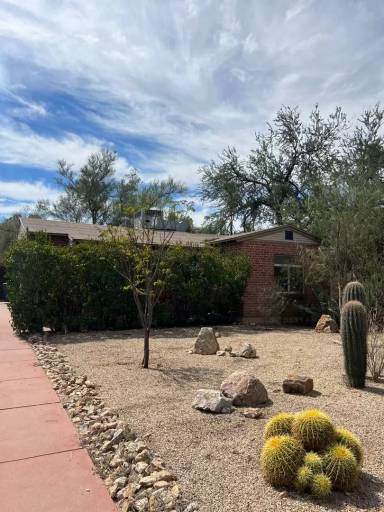 Main picture of 2702 E Sylvia St
