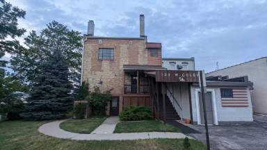 Main picture of 123 W Colby St