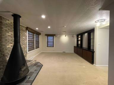 Main picture of 1836 W Market St