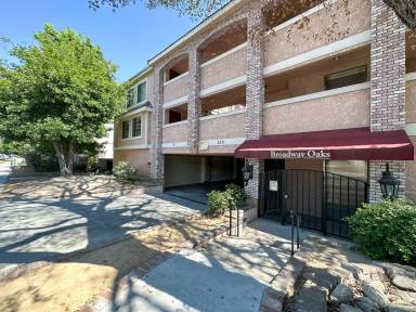 Main picture of 328 E Broadway