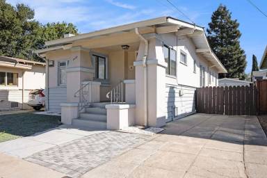 Main picture of 1630 Broadway