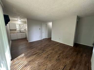 Main picture of 617 1/2 NW 3rd St