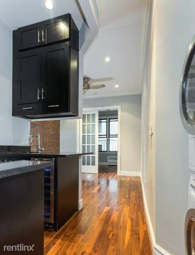 Main picture of 209 E 25th St