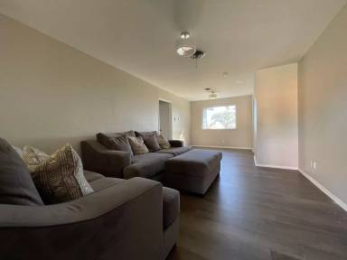 Main picture of 400 35th St