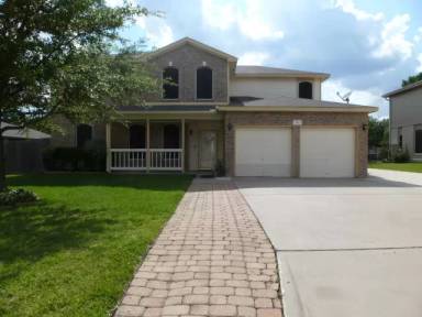 Main picture of 105 W Iowa Dr