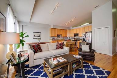 Main picture of 2509 N Milwaukee Ave