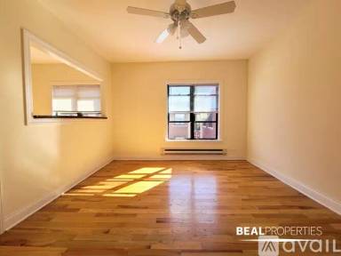 Main picture of 813 W Waveland Ave