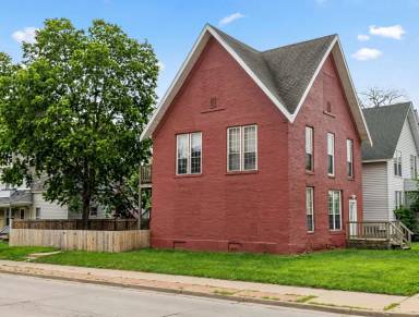 Main picture of 321 Earl St