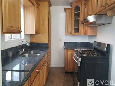 Main picture of 1226 N Gower St