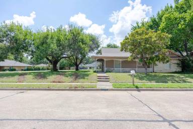 Main picture of 2405 Willow Oak Dr