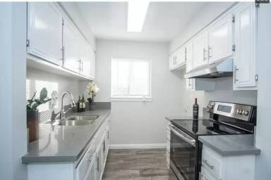 Main picture of 32097 Paseo Carolina