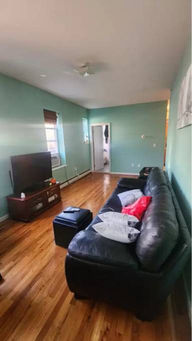 Main picture of 4062 61st St