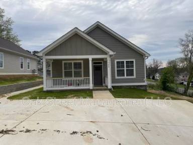 Main picture of 702 Moore St