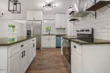 Main picture of 2203 Bourget Dr