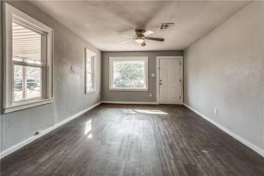 Main picture of 1735 NE 19th St
