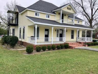 Main picture of 212 W Lee St