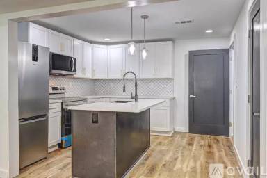 Main picture of 606 Montevista St SW