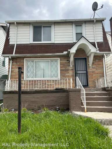 Main picture of 18834 Russell St