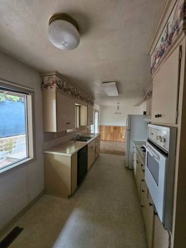 Main picture of 669 Arleta Pl NE