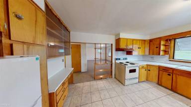 Main picture of 811 1/2 1st Ave NW