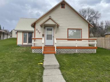 Main picture of 557 S Cedar St