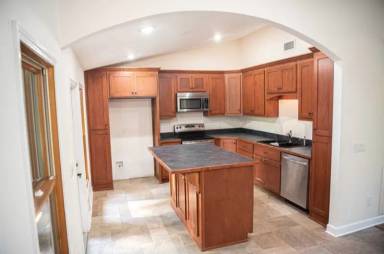 Main picture of 470 Hamilton Mulberry Grove Rd
