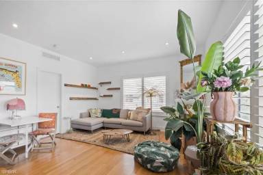 Main picture of 935 10th St
