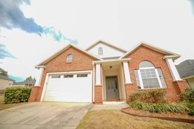 Main picture of 5560 Hampton Hill Cir