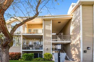 Main picture of Carriage Crossing