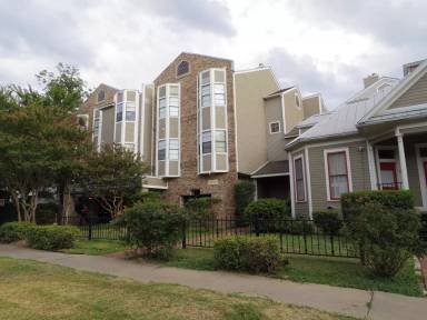 Main picture of 915 W 23rd St