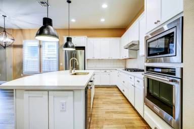 Main picture of 4612 Kocurek St
