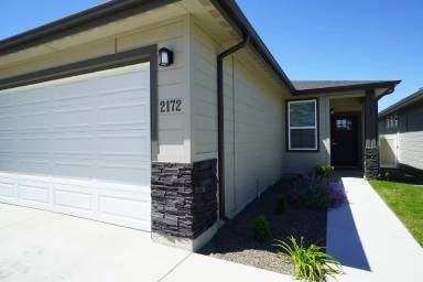 Main picture of 2140 W Bella Ln