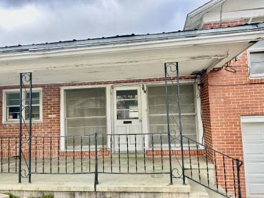 Main picture of 427 S Center St
