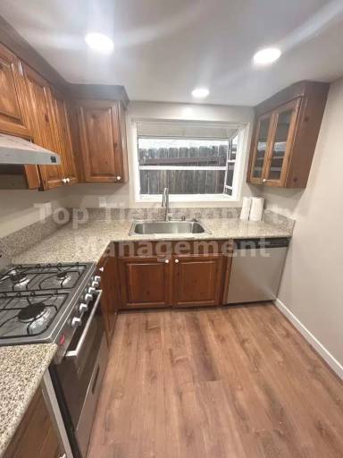 Main picture of 515 1/2 S Tremont St