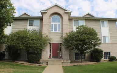 Main picture of 402-424 Peterson St