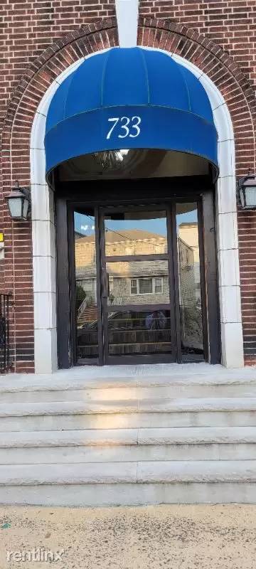 Main picture of 733 Avenue A