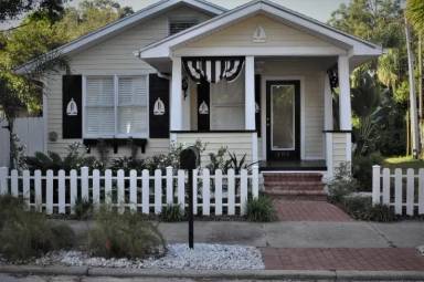 Main picture of 305 Marshall St