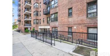 Main picture of 8450 Austin St