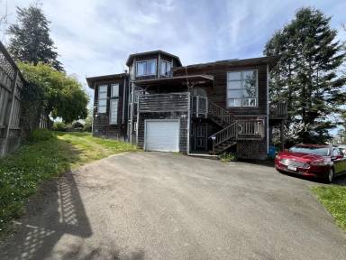 Main picture of 3747 Trinity St