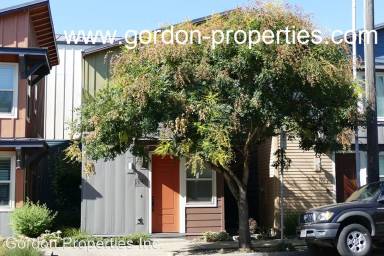 Main picture of 4303 SE Division St
