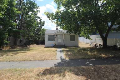 Main picture of 3111 W 6th Ave