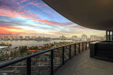Main picture of Porsche Design Tower Miami