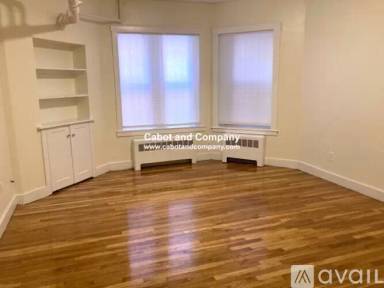 Main picture of 295 Newbury St