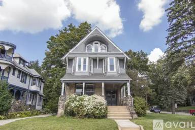 Main picture of 125 Windsor Ave