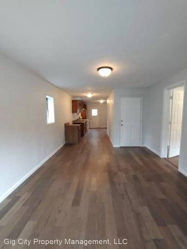 Main picture of 659 S Washington St