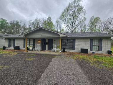 Main picture of 24 Linder Rd