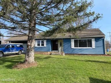 Main picture of 300 Cedar Dr