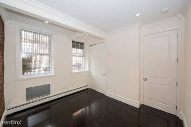 Main picture of 446 W 19th St