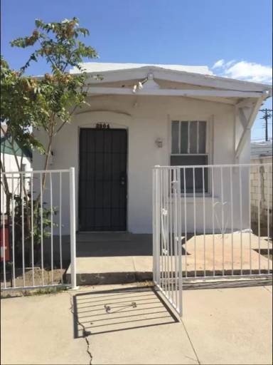 Main picture of 2904 Morehead Ave